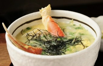 蟹の旨みが染み込んだ出汁とふんわり卵が体の芯まで温まる！