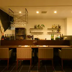 温かみのある落ち着いた雰囲気の店内で、くつろぎのひと時を