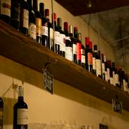 中にはスペイン北部の「ガバルダウノ」、滋賀のヒトミワイナリーの「シンプル・メルロー」など、家族経営のワイナリー発の銘柄も揃います。かわいいラベルのワインもあるので、色々なワインを試してみたくなりそう。