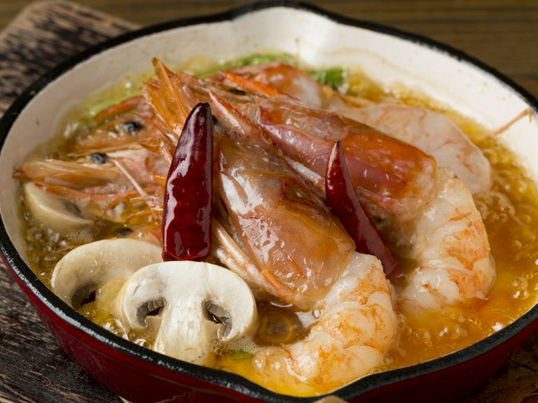 芳香でコクの深い味わいが自慢『魚介のこぼれアヒージョ』