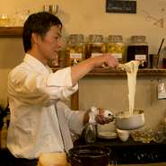 チーズとジャガイモを練って作るフランスの伝統料理『アリゴ』