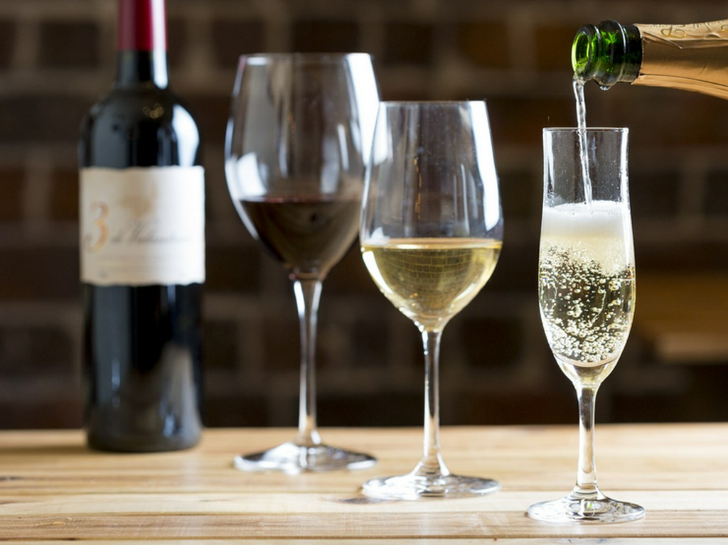 食事に合うワインを豊富に揃えています