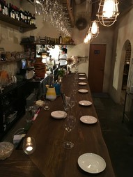 IKといえばワインと牛タン塊肉！