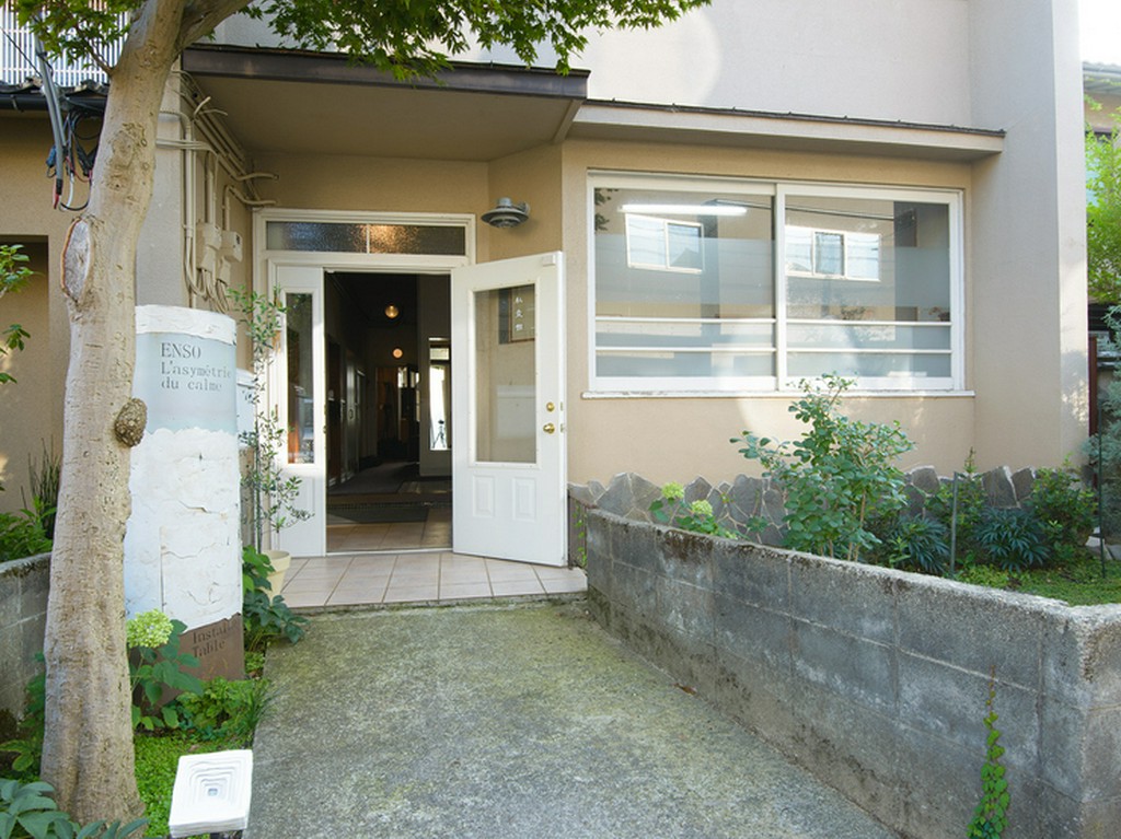 お一人で食事を楽しまれるお客様も多め。大人の贅沢時間を演出