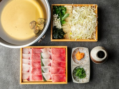 しびしゃぶ（特選天然南鮪中トロ・目梶木・お野菜・おあげ・薬味）1人前