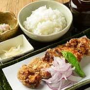 サラダ・小鉢・御飯・赤出し・香の物