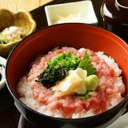 サラダ・小鉢・赤出し・香の物