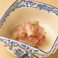 思わず日本酒も進む『カツオの酒盗とホタテの明太和え』