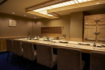 凛とした雰囲気ながらも肩肘貼らずに楽しめる