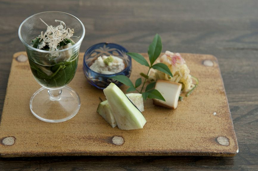 旬の野菜料理5品がひと皿になった『前菜の盛り合わせ』