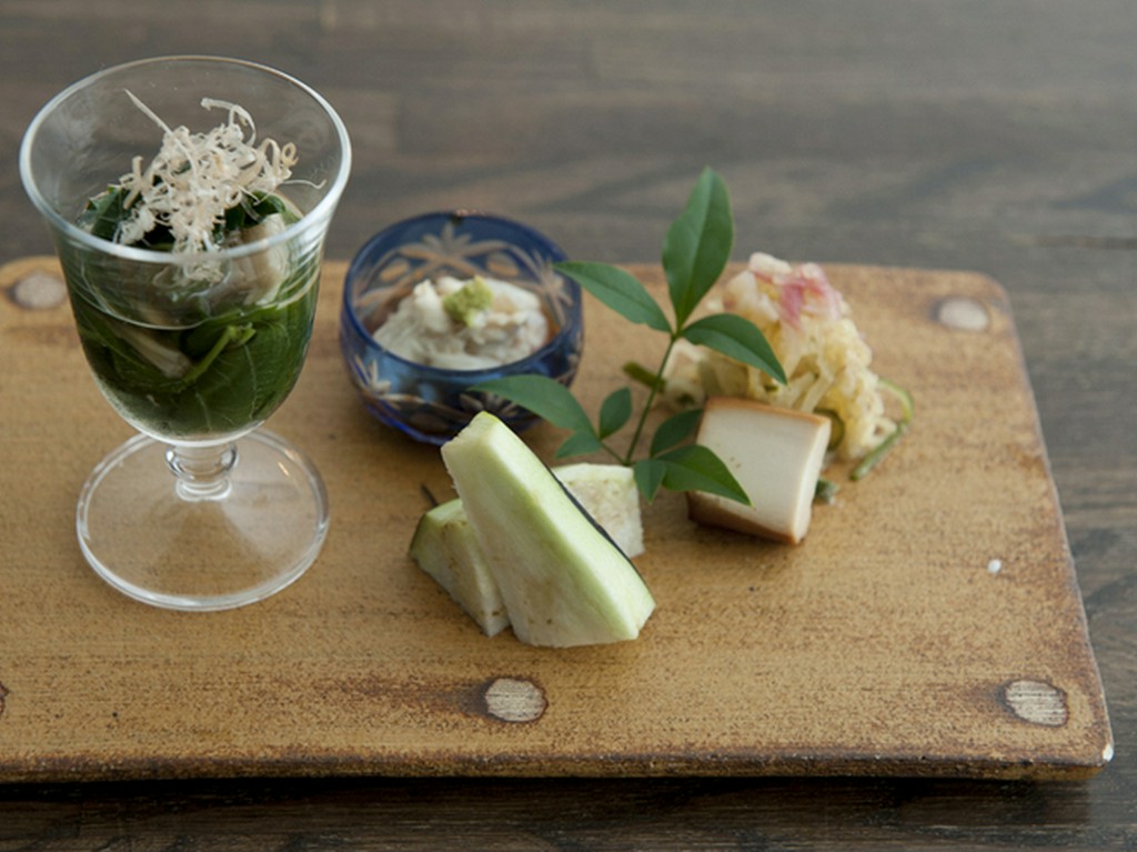 旬の野菜料理5品がひと皿になった『前菜の盛り合わせ』