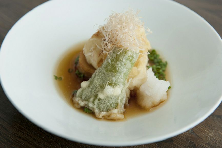 味、食感のコントラストが楽しめる『粟麩と桃、肉厚ピーマンの揚げ出し』