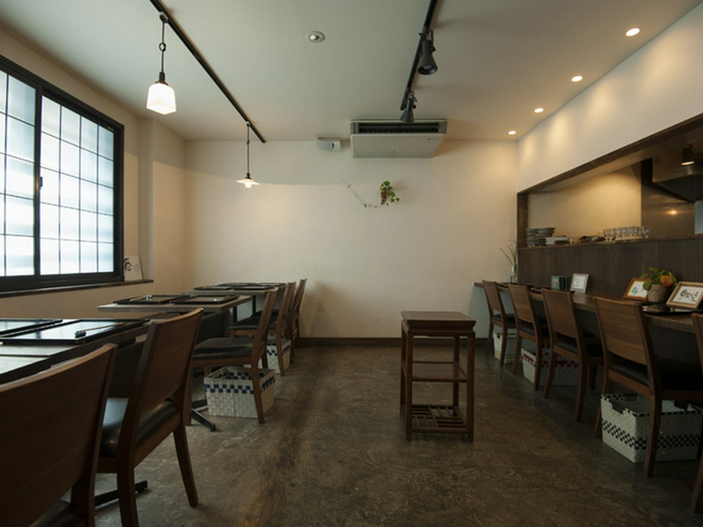 繁華街から離れた静かな立地で、ゆっくりと美味、美酒を