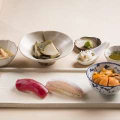 多彩な旬の食材が味わえる品数豊富なおまかせコース