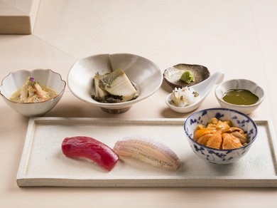 多彩な旬の食材が味わえる品数豊富なおまかせコース