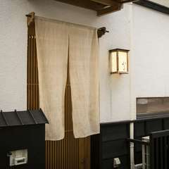 鮨激戦区である荒木町の一角にひっそりと佇む名店