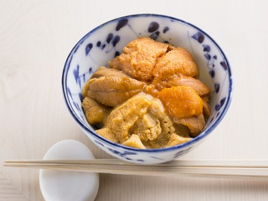 希少なウニを贅沢に盛り合わせるスペシャリテ『ウニの4種盛り』