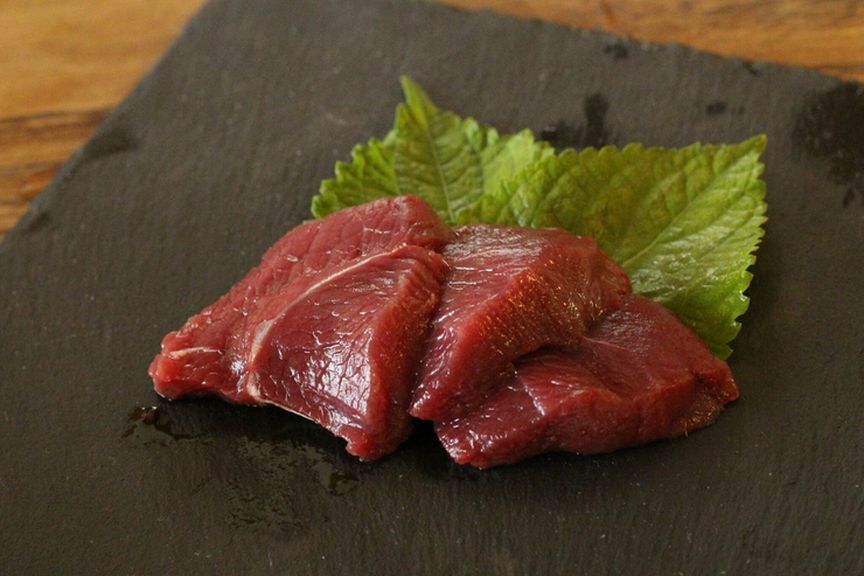 赤身が美しいだちょう肉!!低脂肪・低カロリー・低コレステロール