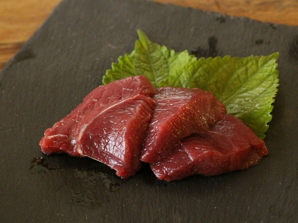 赤身が美しいだちょう肉!!低脂肪・低カロリー・低コレステロール