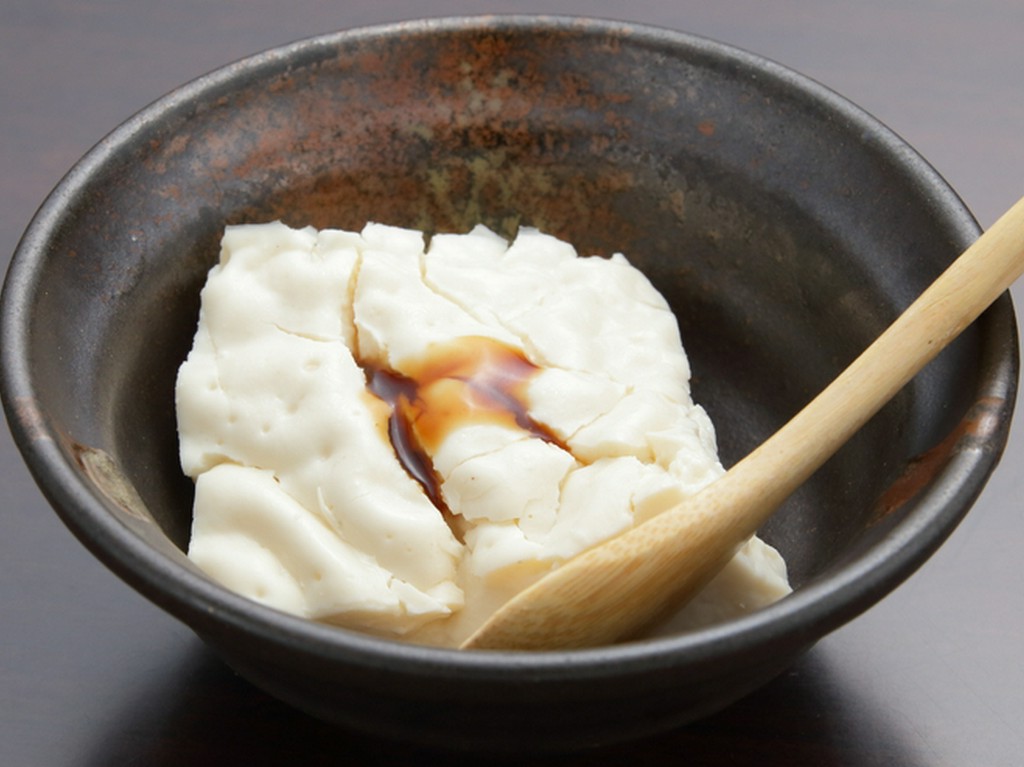 チーズのような不思議な食感を楽しめる自慢の一品『嶺岡豆腐』