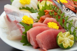 特に食べていただきたい、自慢の味「まぐろ」と「貝類」