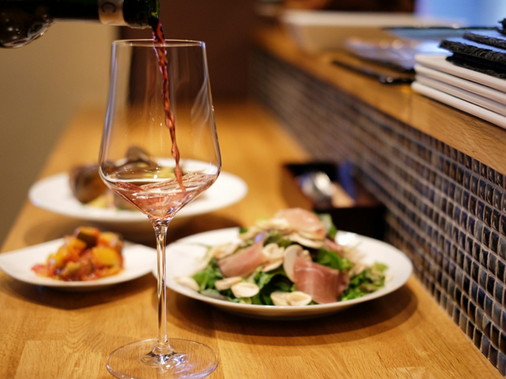 美味しい食事とお酒、雰囲気の良い店内はデートに最適