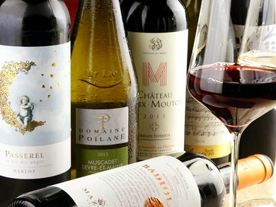 ソムリエ厳選の世界のワインをリーズナブルに堪能できる	