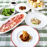 [Salumi]生ハムの盛り合わせ
[Insalata]ベビーリーフのインサラータ
[Pane]3種の自家製パン盛り合わせ
[Pasta]パスタから一品
[Main dish]メインディッシュから一品
[Dolci]ドルチェから一品
[Caff?]食後のカフェ