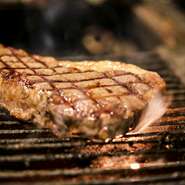 厳選した黒毛和牛を使用し、日向備長炭で焼き上げる極上のステーキが満喫できます。最上の部位、最高の焼き方で提供いたしますので、やわらかくてジューシーなお肉をご堪能いただけます。
