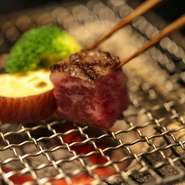 こだわりの備長炭（日向備長炭）で焼き上げた炭火ステーキです。シンプルながら素材のうまみを感じる事が出来る当店おすすめのステーキです。
（150g）44,550円
（200g）59,400円