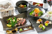 最古級の神戸プレミアムビーフをメインに、季節の食材を贅沢に使った
こだわりの料理内容となっております。
神戸プレミアムビーフ
フィレ
シャトーブリアン
(数量限定)
お客様のお好みでお選びください。