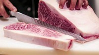 こだわりの備長炭（日向備長炭）で焼き上げた炭火ステーキです。シンプルながら素材のうまみを感じる事が出来る当店おすすめのステーキです。
（150g）14,025円
（200g）18,700円