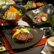 厳選した黒毛和牛のコース
サーロインをメインに、季節を感じて頂ける
コース内容になっております。
フィレ
シャトーブリアンへの変更も承っておりますので、
お気軽にお申し付けくださいませ。

