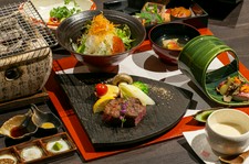シェフ自慢の低温調理をした黒毛和牛のお刺身仕立てを中心にステーキ100gのコース内容となっております。
