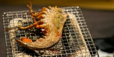 ステーキとオマール海老を一度に楽しめるコースとなっております。