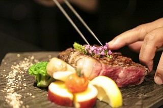 お客様の好みの焼き加減で召し上がっていただく最上のステーキ