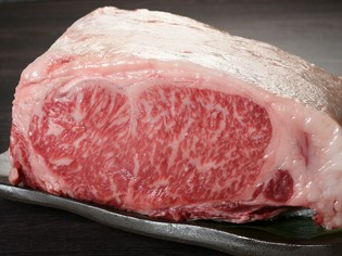 ステーキには、一本取りした黒毛和牛の中から一番よいものを使用
