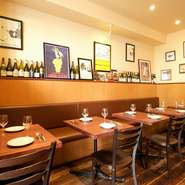 素敵なインテリアでまとめられた空間は、気の合う女性同士の食事会にぴったり。本場フランスのビストロを訪れた気分で、女子トークも盛り上がりそう。華やかなデザートも乙女心をくすぐります。