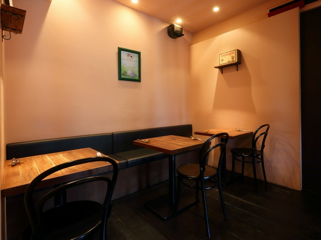 ワインを愛する大人がえらぶ、落ち着いて食事を楽しめる空間