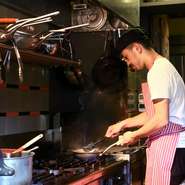 国産のお肉や、オープン当時から扱っているジビエをお目当てのリピーターも多い【オーレベアーテ】。一年で一ヶ月だけの旬である夏鹿、冬場はイノシシや子鹿といった貴重なお肉を堪能できます。