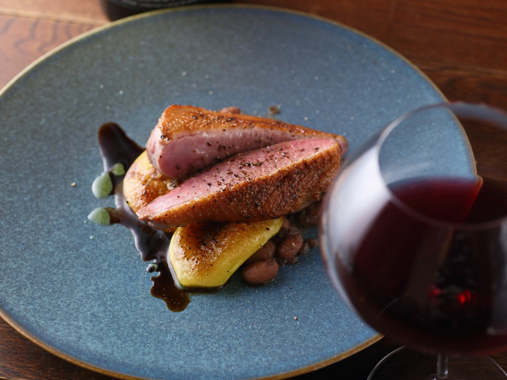 ゴロッと豪快に！『青森産鴨胸肉のロースト』