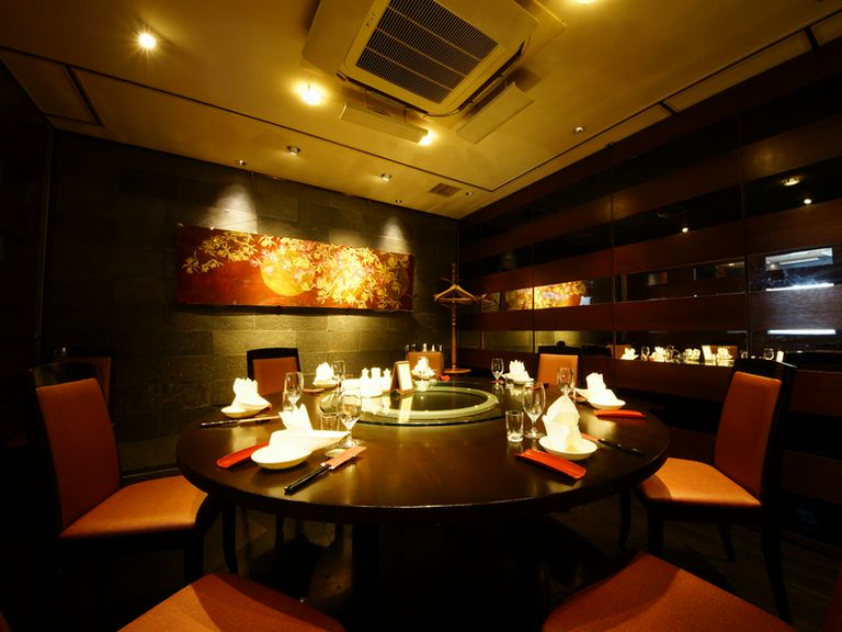 宴会や接待、食事会などに最適な個室も