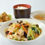 五目焼そば / 油淋鶏 / 麻婆豆腐 / ご飯 / スープ
