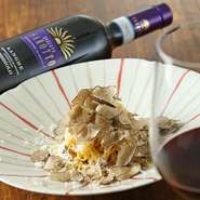 大人のカウンターイタリアン。ソムリエがこだわりをもって選んだワイン50種類以上とお料理とのペアリングでグラスワイン数種類をご用意しております。
