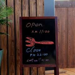 南国ムード漂う看板がお出迎え