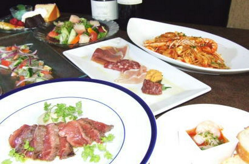 落ち着いた大人の空間で2時間飲み放題付きコースを!