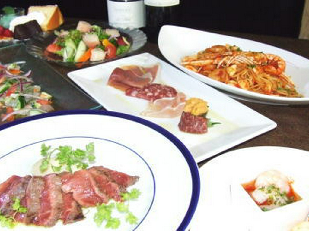 落ち着いた大人の空間で2時間飲み放題付きコースを！