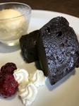 こんなガトーショコラ今まで食べた事がない！と大好評！家族や友人にも食べさせたいとテイクアウトするお客様多数おられます♪　