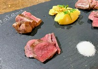 関西でも滅多に味わえない当店の短角牛熟成肉の中でも、超希少なフィレ肉の部位をふまえたその日のおすすめ和牛４種（熟成・黒毛、計200g）を食べ比べ出来る満足感たっぷりの一品！
