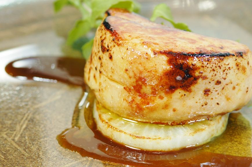 大きいフォアグラの鉄板ソテー